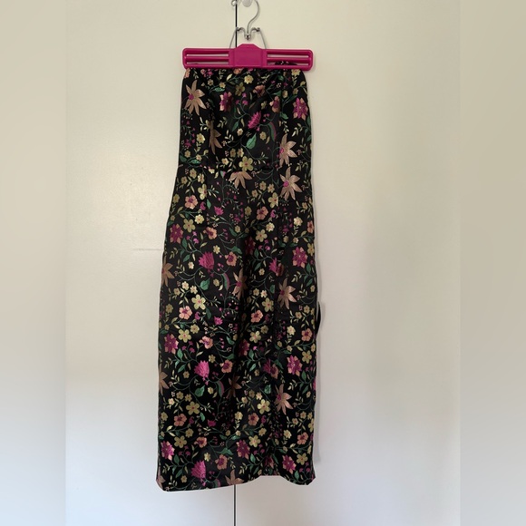 NWT Lulu’s Make a Move Black Satin Floral Jacquard Strapless Midi Dress - Picture 2 of 4